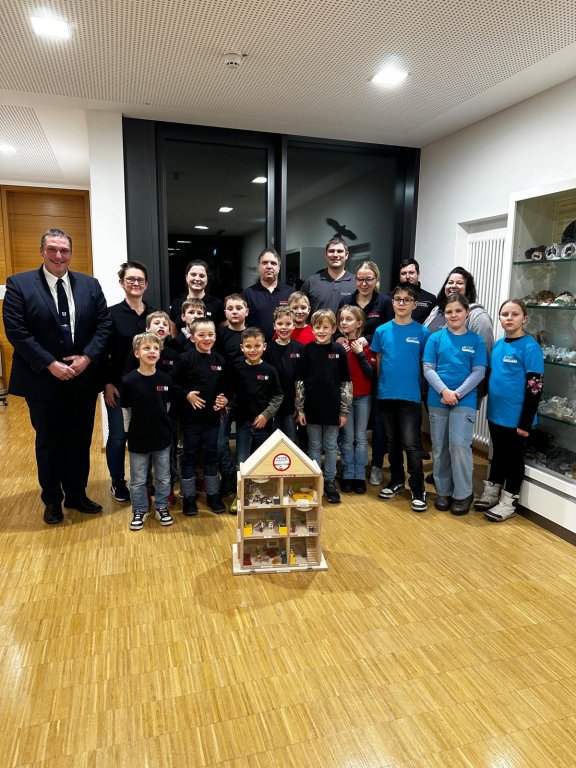 Stiftung Unser Michelau Übergabe Rauchhaus an Kinderfeuerwehr
